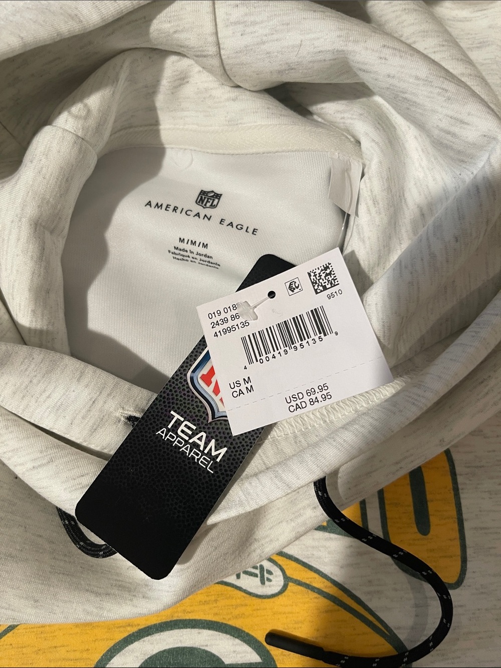 Green Bay Packers Cream Pullover Hoodie - Team Logo Football Sweatshirt - Picture 3 of 6